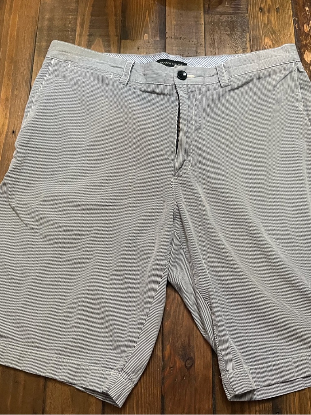 Banana Republic Men’s blue Pinstripe Chino Shorts Sz 34 Flat Front Casual Preppy